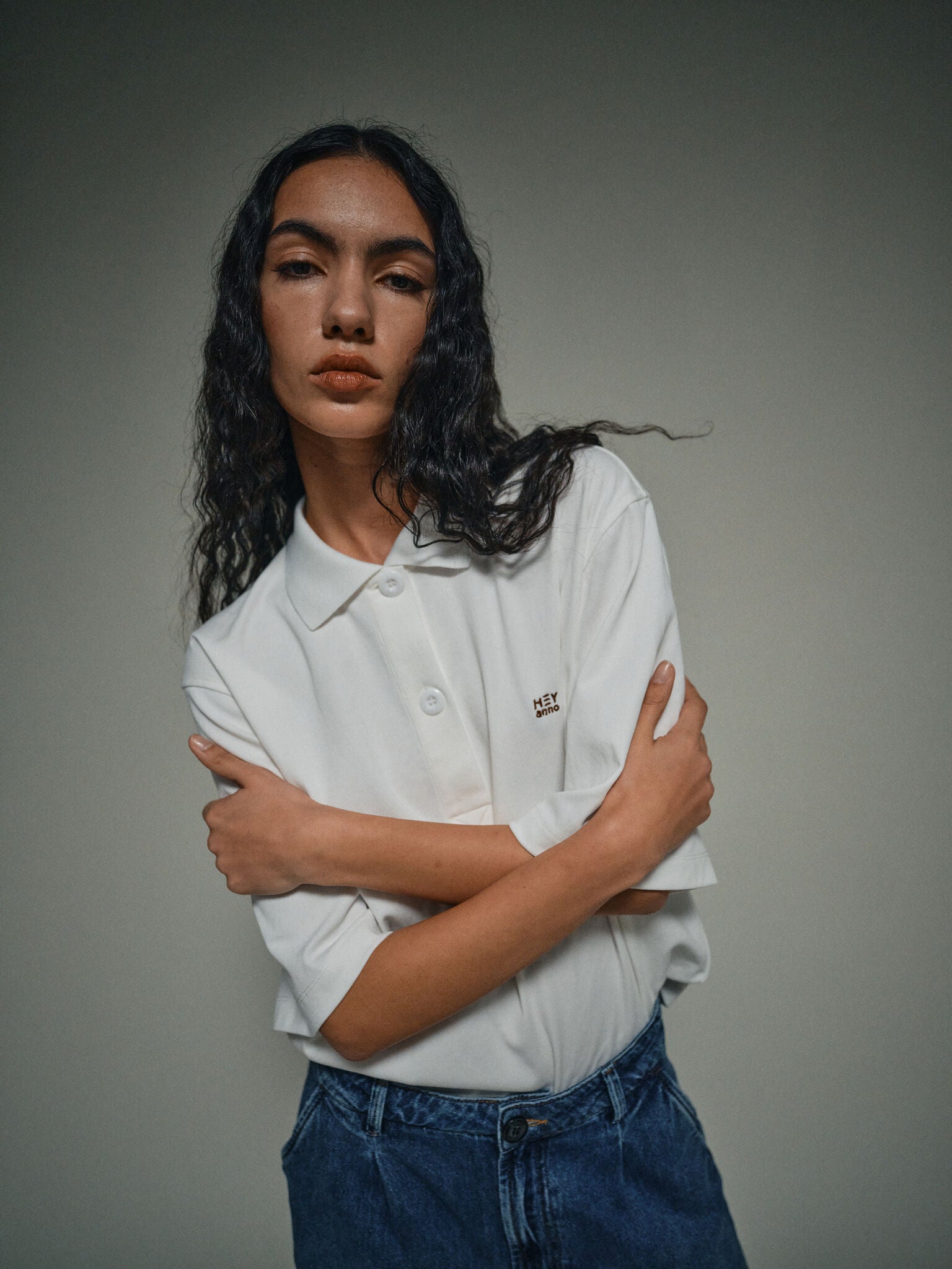 Modelshot / White / Detail